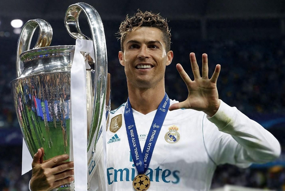 Cristiano Ronaldo đăng ảnh cũ thời còn ở Real Madrid